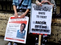 Dublinā piemin nodurto nigēriešu pusaudzi un protestē pret rasismu