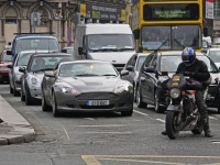 Apmēram puse Īrijas autovadītāju mēdz kļūt agresīvi pie stūres