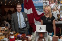 Latvijas vēstniecība Londonā popularizē Latvijas ražojumus un ziedo 1060 £ labdarībai