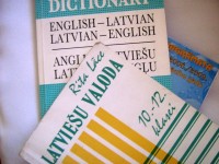 Kam un kā, pārceļoties uz dzīvi Latvijā, jākārto latviešu valodas prasmes pārbaude