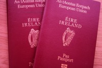Īrijā mazāk imigrantu kļūst par pilsoņiem nekā citur Eiropā