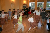 Īrijas mazie dejotāji saņem finansējumu dalībai skolēnu dziesmu un deju svētkos