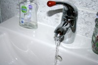 Valdība apstiprina likumprojekta tekstu par ūdens maksas apturēšanu