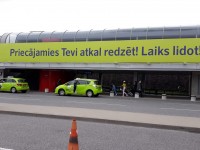 Latvijā iebraukušo pasažieru mājās vedējiem jābūt aizpildītam apliecinājumam un pasažiera biļetes kopijai
