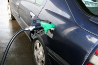 No pusnakts benzīns un dīzeļdegviela paliks lētāka