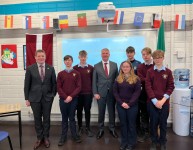 Eiropas dienā Latvijas vēstnieks Īrijā Jānis Sīlis apmeklē skolas Mullingar pilsētā