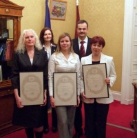 Latviešu biedrības saņem Atzinības rakstus