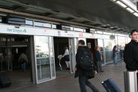 Vulkāna pelnu dēļ atcelti lidojumi Īrijā un Lielbritānijā