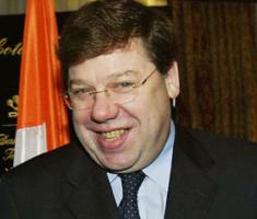 B. Cowen atvainojas par f… vārda lietošanu.