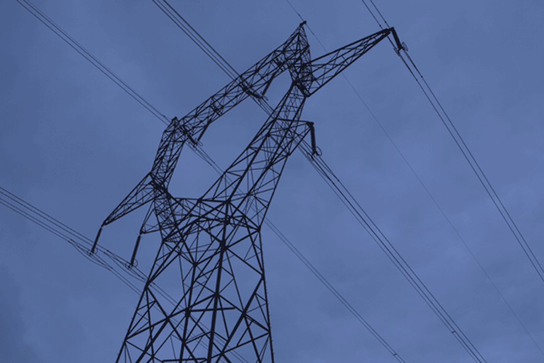 Latvijā plosās vētra un zūd elektrība.