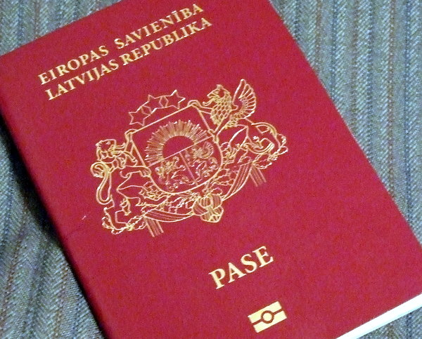 No 1. maija jaunas pases un ID kartes saņemšana vēstniecībā maksās 170 €