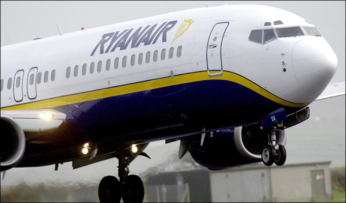 Ryanair samazina izdevumus.