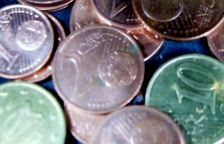 Bērnu pabalsts tiks samazināts vismaz par 10 €