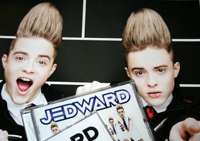 Teroristi draud Jedward un citiem Eirovīzijas 2012 dalībniekiem