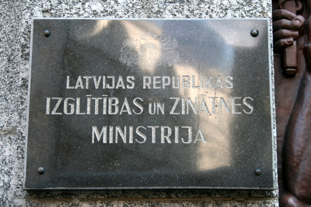 Aptauja ārzemēs dzīvojošajiem vecākiem un skolotājiem