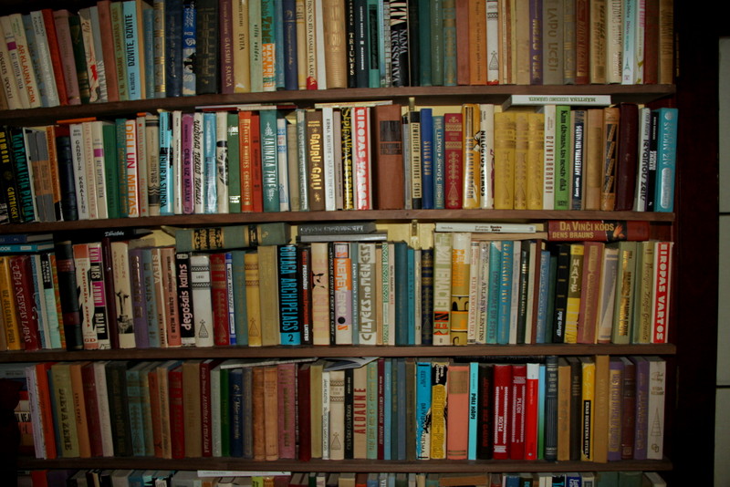 Tiek uzsākts Īrijas un Ziemeļīrijas latviešu mobilās bibliotēkas projekts