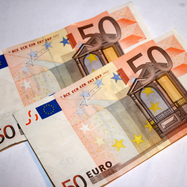 Ierosina nākamā gada budžetā paaugstināt strādājošo PRSI iemaksas