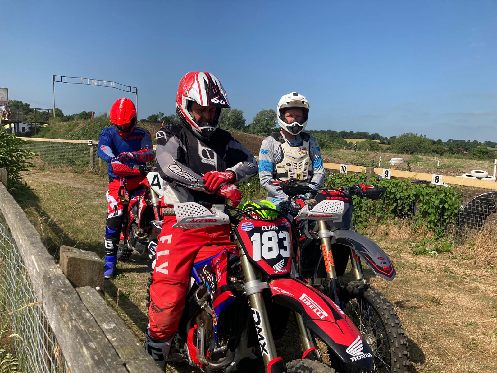 Motokrosisti turpina krāt ieskaites punktus
