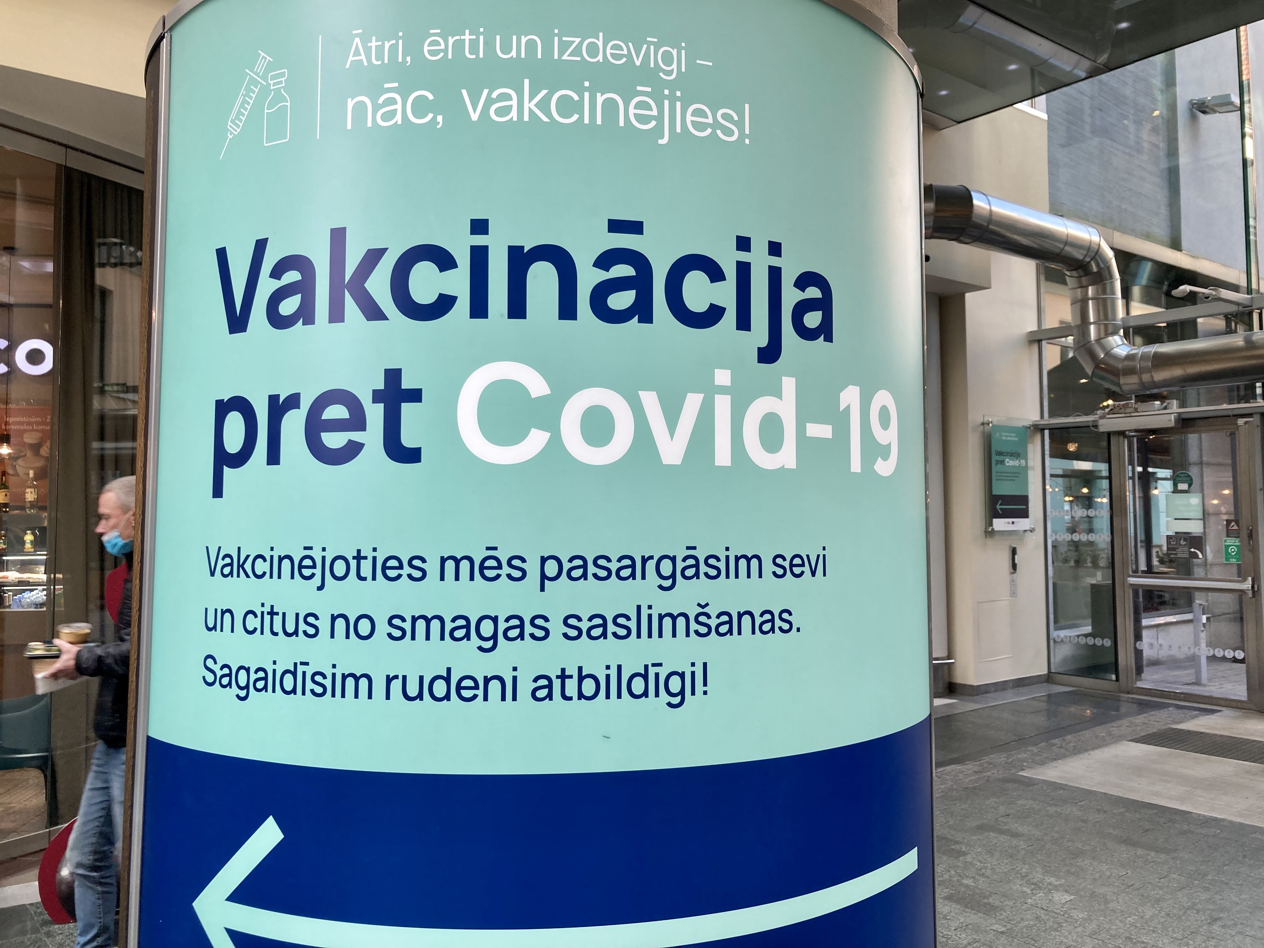 Pret Covid-19 nevakcinētajiem, iebraucot Latvijā, aizvien jāievēro pašizolācija