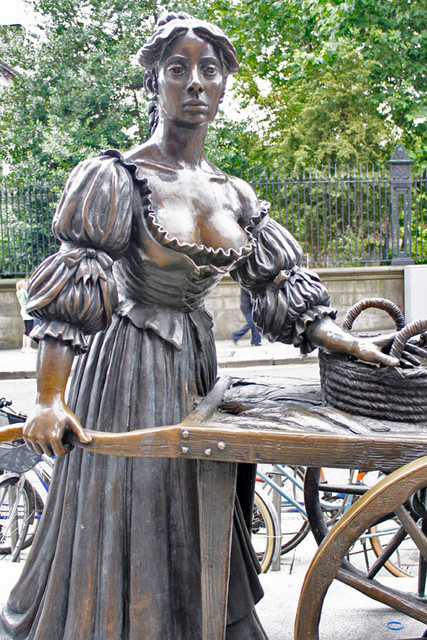 Dublinas dome algos apsargus Molly Malone statujai