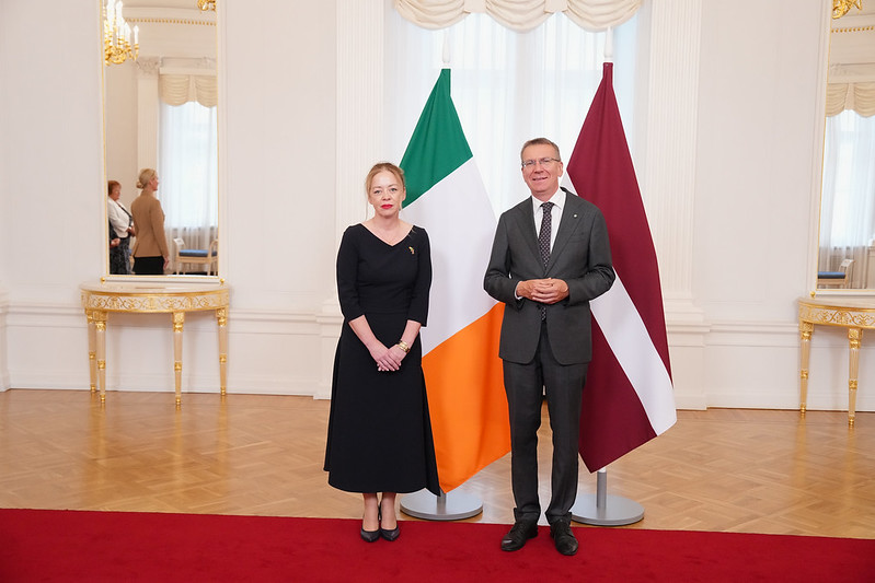 Valsts sekretārs Andžejs Viļumsons akreditācijas vizītē pieņem jauno Īrijas vēstnieci