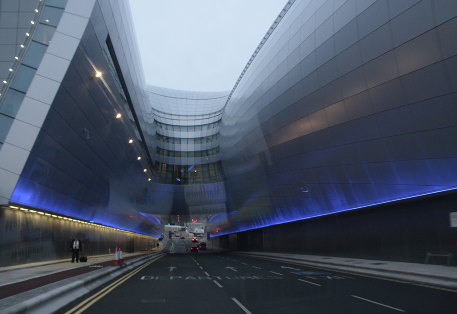 Dublinas lidosta autostāvvietu klientiem atgriezīs kļūdaini aprēķinātās maksas