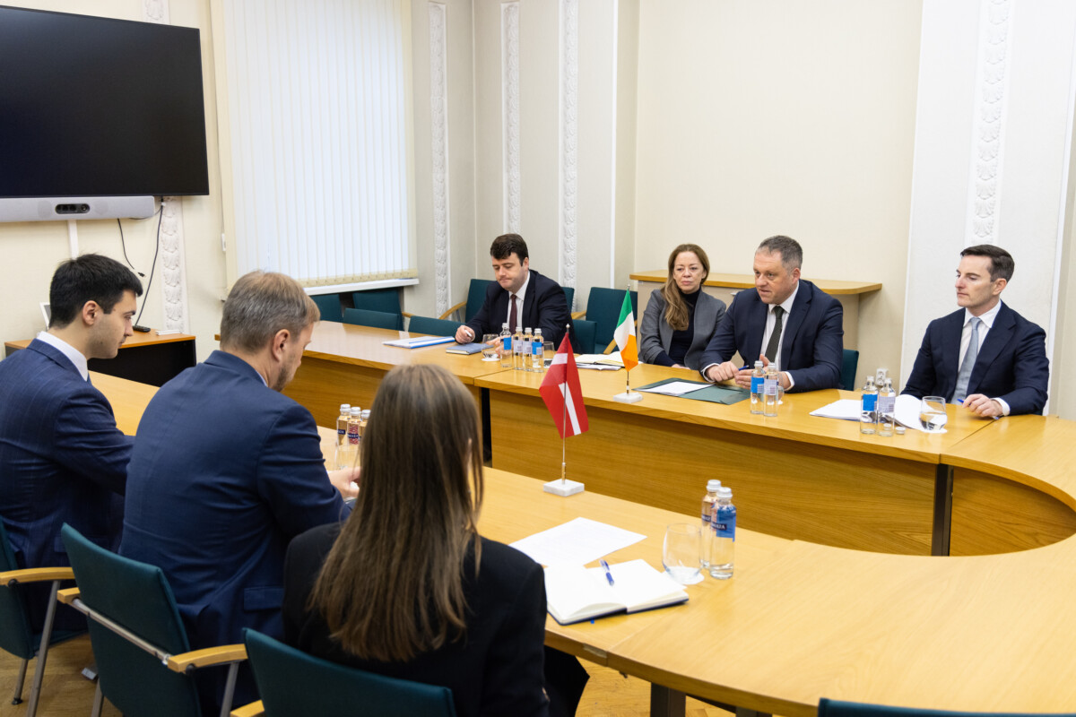 Valsts sekretārs ar Īrijas Eiropas lietu un aizsardzības ministru pārrunā gaidāmās ES  prezidentūras prioritātes