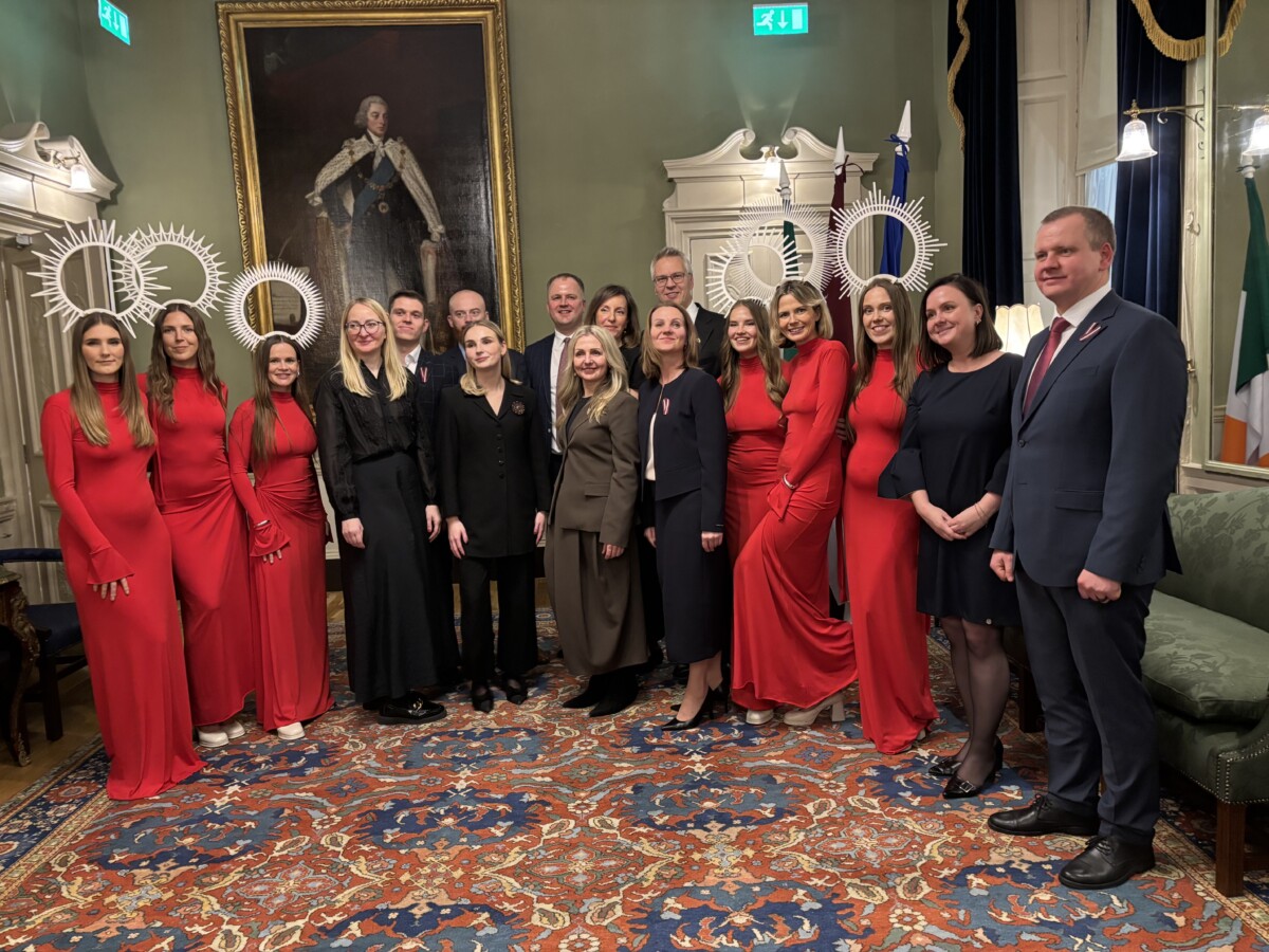 Par godu Latvijas Republikas proklamēšanas gadadienai Dublinā dzied “Tautumeitas”