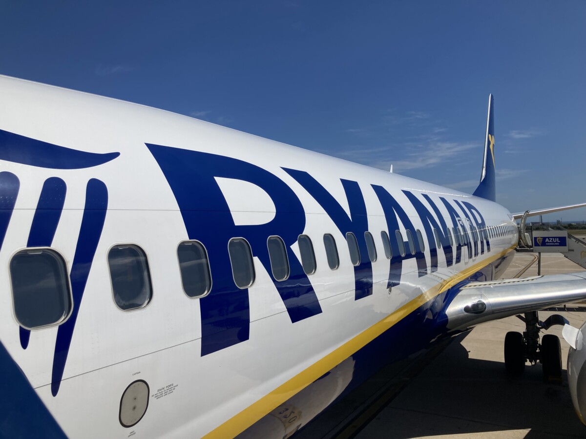 “Ryanair” peļņa finanšu gadā kāpusi par 35%