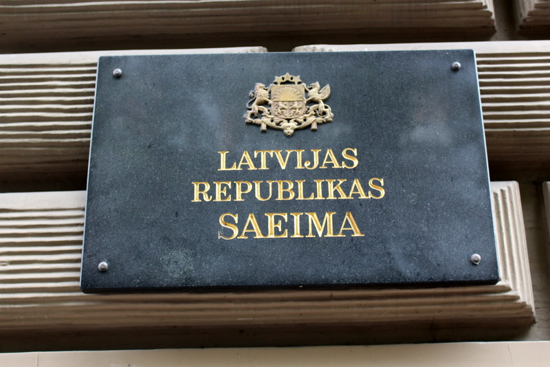 Tālmācībā varēs mācīties bērni, kuri pastāvīgi dzīvo ārzemēs